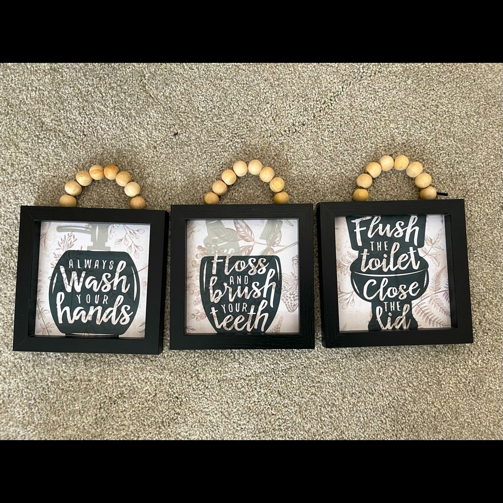 Wall hanging bathroom decor